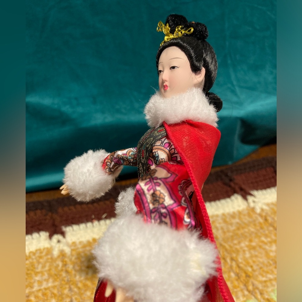 Vintage Chinese Souvenir Fabric Doll Figure - Hand Damage - Picture 4 of 16